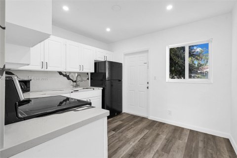 Снять в аренду виллу или дом в Холливуд, Флорида 1 спальня, 123.1м2, № 1951662 - фото 10