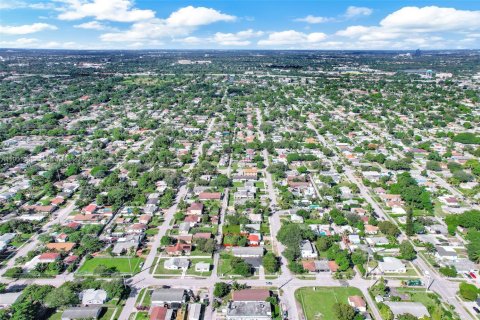 Снять в аренду виллу или дом в Холливуд, Флорида 1 спальня, 123.1м2, № 1951662 - фото 12