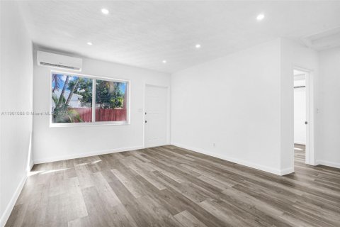 Снять в аренду виллу или дом в Холливуд, Флорида 1 спальня, 123.1м2, № 1951662 - фото 7