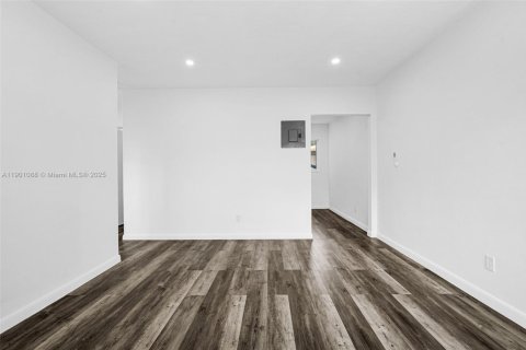 Снять в аренду виллу или дом в Холливуд, Флорида 1 спальня, 123.1м2, № 1951662 - фото 8