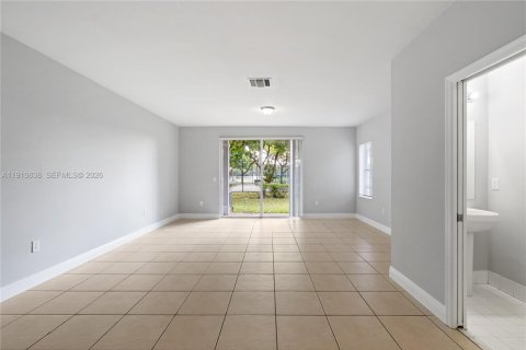 Townhouse in Miramar, Florida 3 bedrooms, 121.33 sq.m. № 2025023 - photo 18