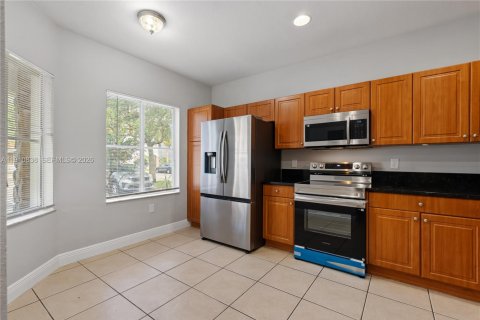Townhouse in Miramar, Florida 3 bedrooms, 121.33 sq.m. № 2025023 - photo 10