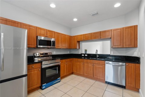 Townhouse in Miramar, Florida 3 bedrooms, 121.33 sq.m. № 2025023 - photo 13