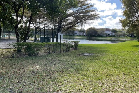 Townhouse in Miramar, Florida 3 bedrooms, 121.33 sq.m. № 2025023 - photo 7