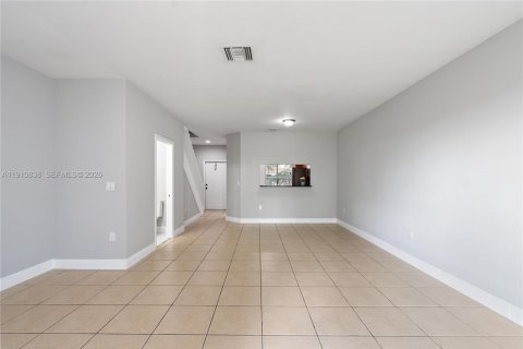 Townhouse in Miramar, Florida 3 bedrooms, 121.33 sq.m. № 2025023 - photo 20