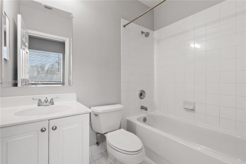 Townhouse in Miramar, Florida 3 bedrooms, 121.33 sq.m. № 2025023 - photo 23