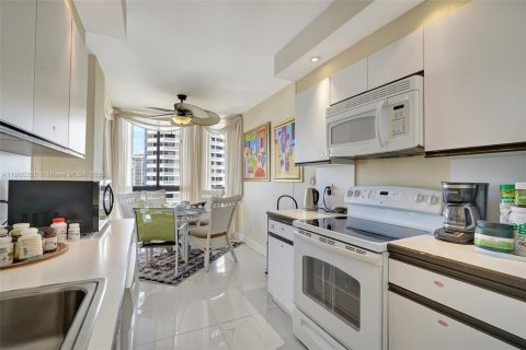 Condominio en venta en Aventura, Florida, 3 dormitorios, 181.16 m2 № 1963511 - foto 17