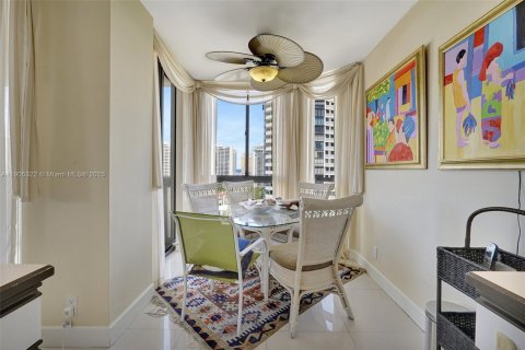 Condominio en venta en Aventura, Florida, 3 dormitorios, 181.16 m2 № 1963511 - foto 19