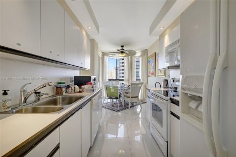 Condominio en venta en Aventura, Florida, 3 dormitorios, 181.16 m2 № 1963511 - foto 15