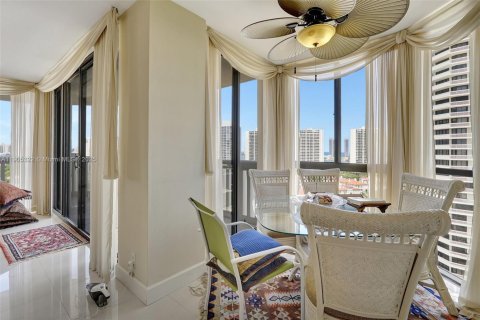 Condominio en venta en Aventura, Florida, 3 dormitorios, 181.16 m2 № 1963511 - foto 14