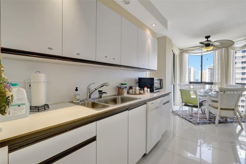 Condominio en venta en Aventura, Florida, 3 dormitorios, 181.16 m2 № 1963511 - foto 16