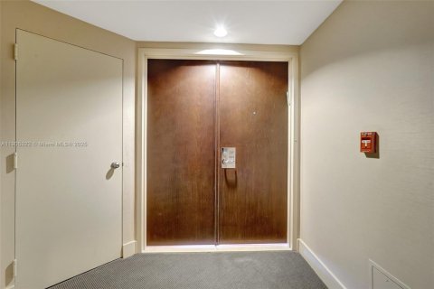 Condominio en venta en Aventura, Florida, 3 dormitorios, 181.16 m2 № 1963511 - foto 2