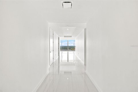 Condo in Saint Petersburg, Florida, 3 bedrooms  № 2237343 - photo 9