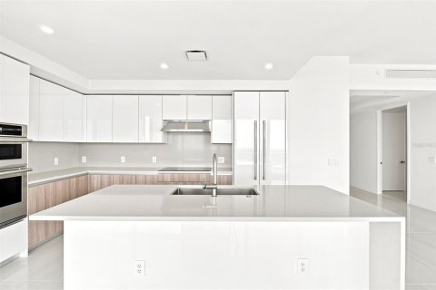 Condo in Saint Petersburg, Florida, 3 bedrooms  № 2237343 - photo 23
