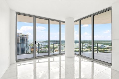 Condo in Saint Petersburg, Florida, 3 bedrooms  № 2237343 - photo 29