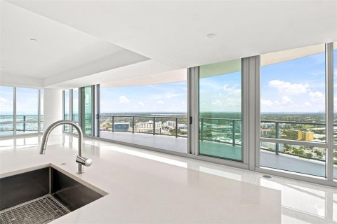 Condo in Saint Petersburg, Florida, 3 bedrooms  № 2237343 - photo 24