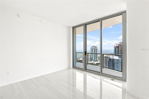 Condo in Saint Petersburg, Florida, 3 bedrooms  № 2237343 - photo 30