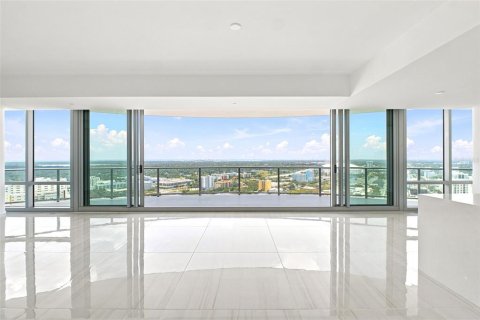 Condo in Saint Petersburg, Florida, 3 bedrooms  № 2237343 - photo 10