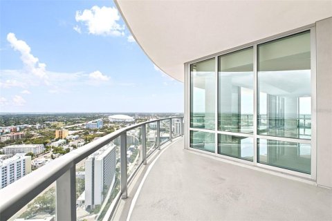 Condo in Saint Petersburg, Florida, 3 bedrooms  № 2237343 - photo 28