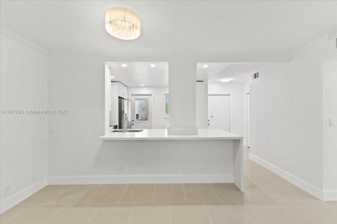 Condominio en venta en Hallandale Beach, Florida, 2 dormitorios, 101.45 m2 № 1930870 - foto 6