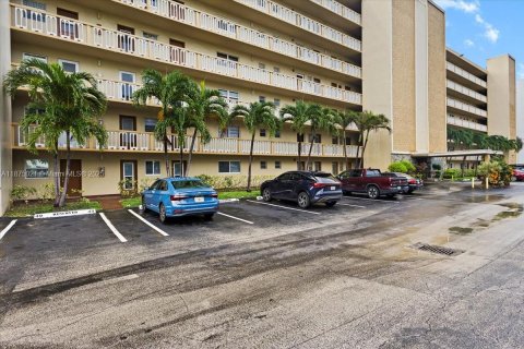 Condominio en venta en Hallandale Beach, Florida, 2 dormitorios, 101.45 m2 № 1930870 - foto 29