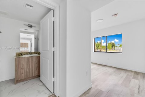 Apartment in North Miami Beach, Florida 2 bedrooms, 74.32 sq.m. № 2044475 - photo 10