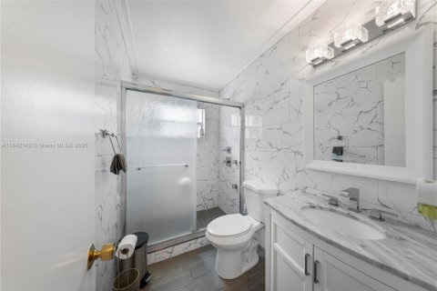 House in Hollywood, Florida 4 bedrooms, 233.56 sq.m. № 1880158 - photo 20