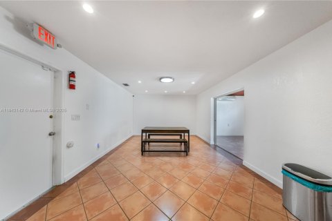 House in Hollywood, Florida 4 bedrooms, 233.56 sq.m. № 1880158 - photo 11