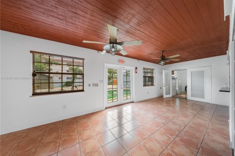 House in Hollywood, Florida 4 bedrooms, 233.56 sq.m. № 1880158 - photo 19