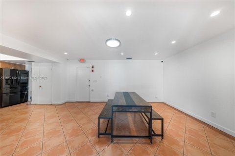 House in Hollywood, Florida 4 bedrooms, 233.56 sq.m. № 1880158 - photo 17