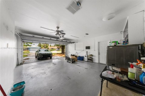 House in Hollywood, Florida 4 bedrooms, 233.56 sq.m. № 1880158 - photo 14