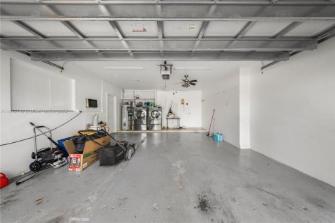 House in Hollywood, Florida 4 bedrooms, 233.56 sq.m. № 1880158 - photo 6