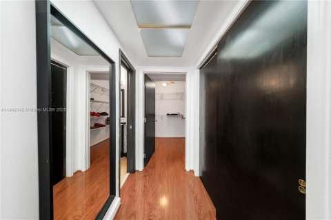 House in Hollywood, Florida 4 bedrooms, 233.56 sq.m. № 1880158 - photo 28