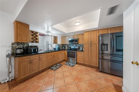House in Hollywood, Florida 4 bedrooms, 233.56 sq.m. № 1880158 - photo 8
