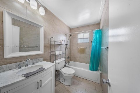 House in Hollywood, Florida 4 bedrooms, 233.56 sq.m. № 1880158 - photo 30