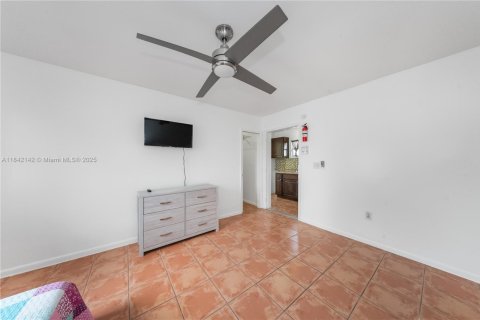 House in Hollywood, Florida 4 bedrooms, 233.56 sq.m. № 1880158 - photo 27
