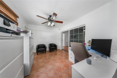 House in Hollywood, Florida 4 bedrooms, 233.56 sq.m. № 1880158 - photo 22