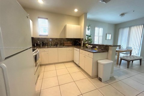 Condo in Royal Palm Beach, Florida, 3 bedrooms  № 1888933 - photo 13