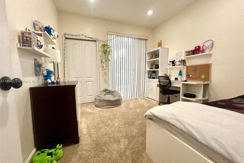 Condo in Royal Palm Beach, Florida, 3 bedrooms  № 1888933 - photo 19