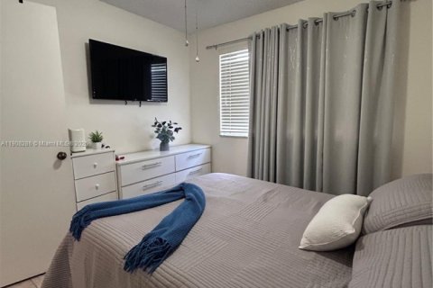 Condominio en alquiler en Miami, Florida, 2 dormitorios, 104.05 m2 № 1965236 - foto 13