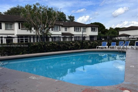 Condominio en alquiler en Miami, Florida, 2 dormitorios, 104.05 m2 № 1965236 - foto 20