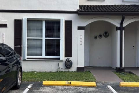 Condominio en alquiler en Miami, Florida, 2 dormitorios, 104.05 m2 № 1965236 - foto 2