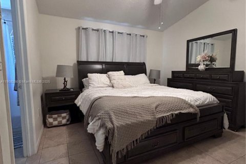 Condominio en alquiler en Miami, Florida, 2 dormitorios, 104.05 m2 № 1965236 - foto 9