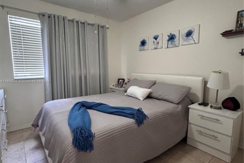 Condominio en alquiler en Miami, Florida, 2 dormitorios, 104.05 m2 № 1965236 - foto 14