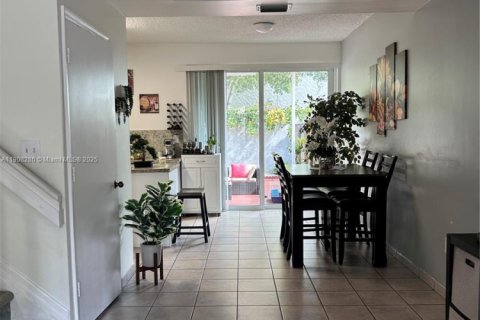 Condominio en alquiler en Miami, Florida, 2 dormitorios, 104.05 m2 № 1965236 - foto 5