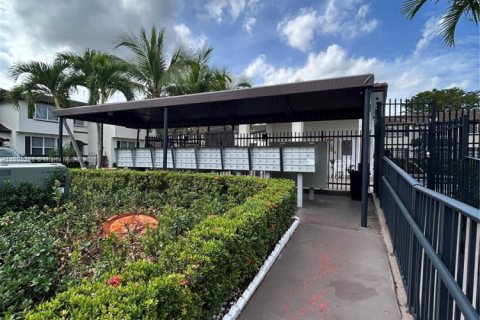 Condominio en alquiler en Miami, Florida, 2 dormitorios, 104.05 m2 № 1965236 - foto 19