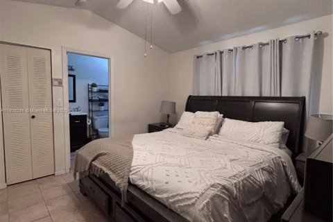 Condominio en alquiler en Miami, Florida, 2 dormitorios, 104.05 m2 № 1965236 - foto 10