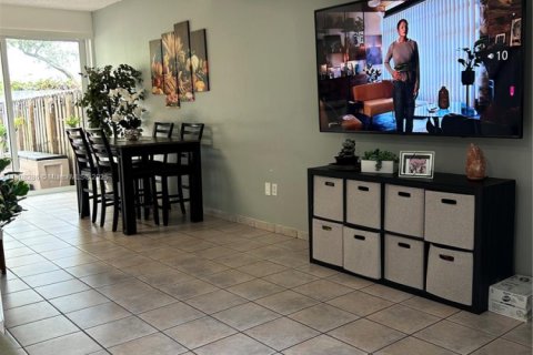 Condominio en alquiler en Miami, Florida, 2 dormitorios, 104.05 m2 № 1965236 - foto 6