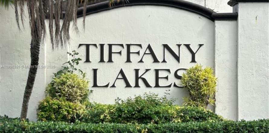 Condominio en Miami, Florida, 2 dormitorios  № 1965236