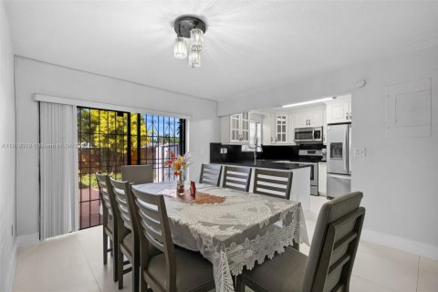 Copropriété à vendre à Miami, Floride: 3 chambres, 132.29 m2 № 1973382 - photo 11